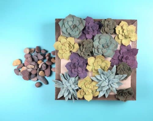 succulent wall art 5 500x395 How to create a Centerpiece with Succulents