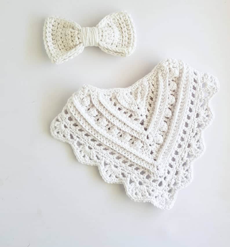 Charlie Bandana Bib by PeachandPaigeDesigns on Etsy Modern Crochet Baby Bibs just for you!
