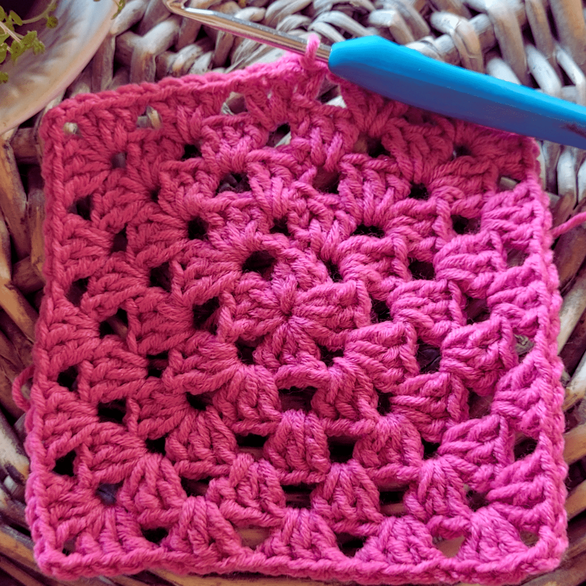 Two Free Patterns to Crochet a Granny Square (+One Pdf)